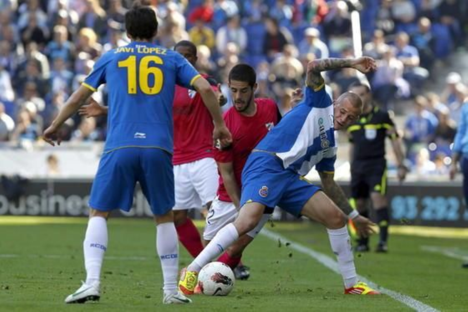 El Málaga remonta un partido, esta vez uno que se había puesto muy complicado, para igualar con el Valencia en la tercera plaza.  


Foto: EFE