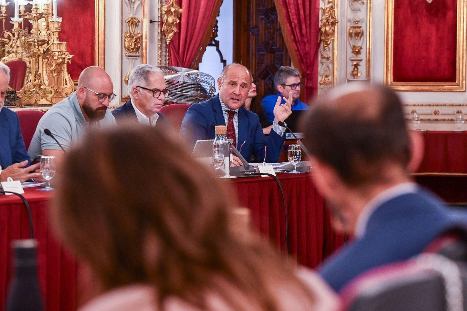 El portavoz del PP en Diputación, Juancho Ortiz, durante un pleno de la Diputación.