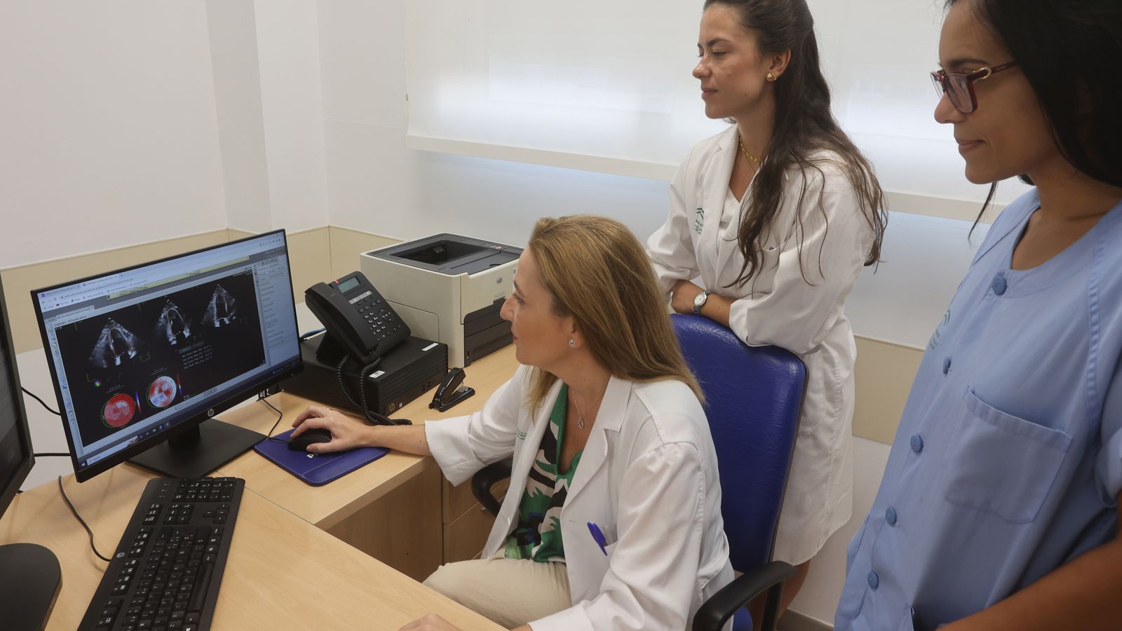 Parque del equipo de la unidad en consulta.