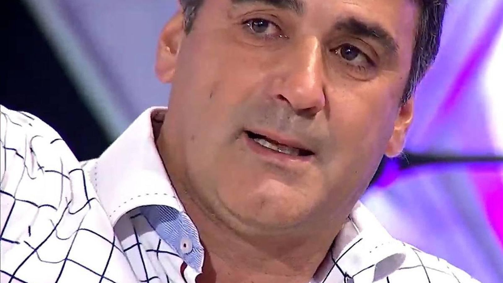 Jesús llora emocionado al recordar a su padre.