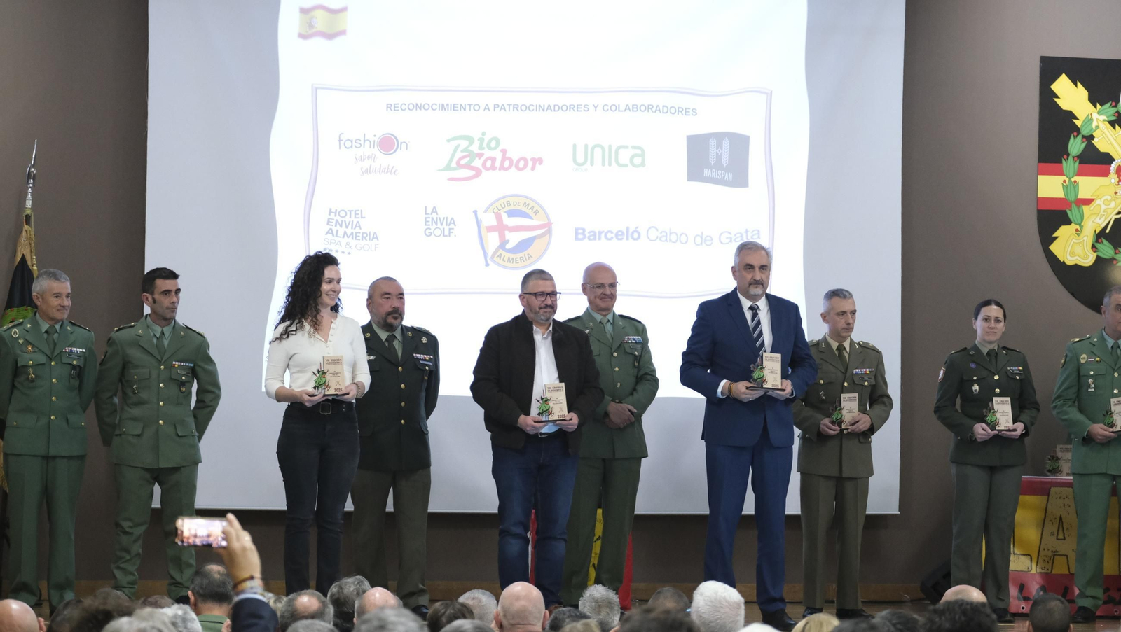 La Legión Española rinde tributo a los 'desérticos' en su gala, en imágenes