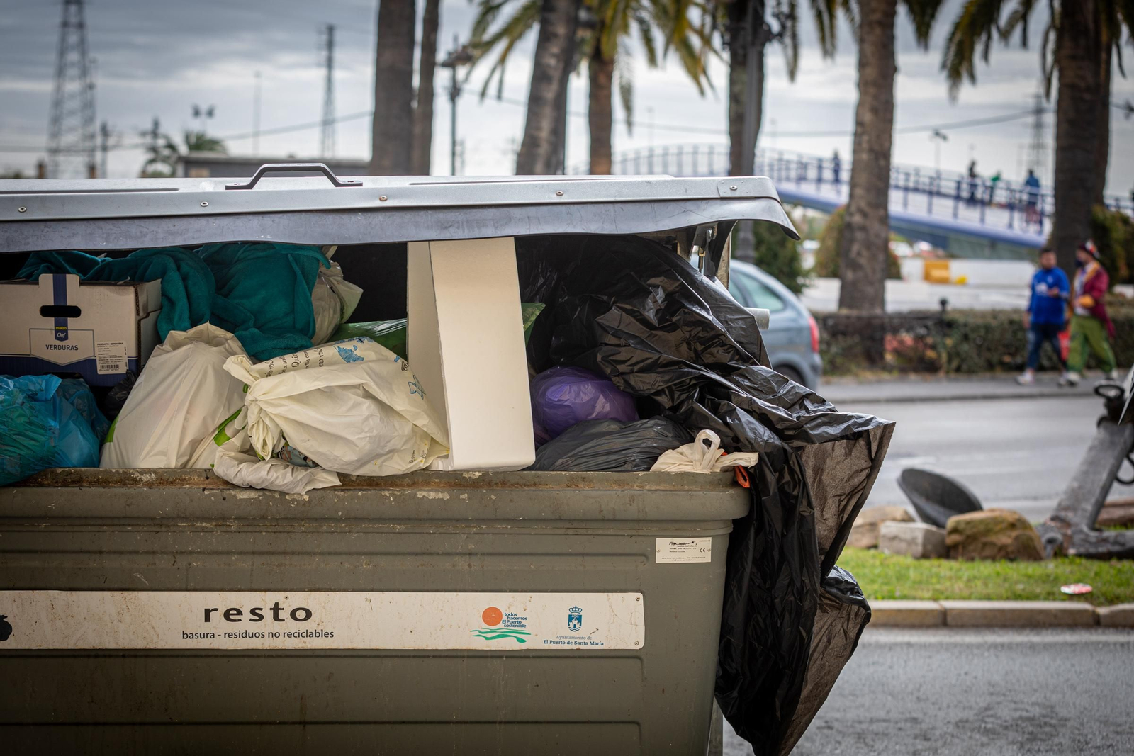 Así ha amanecido El Puerto este domingo con la huelga de basuras