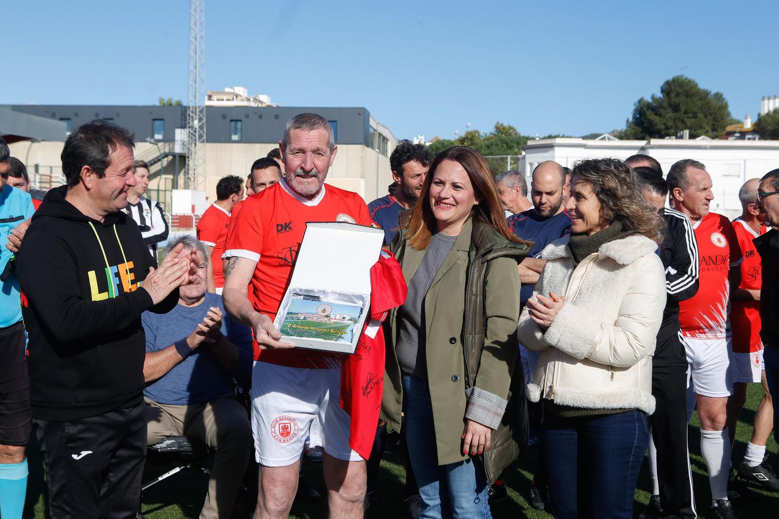 Las fotos del homenaje al exfutbolista sanroqueño Armando Hernández