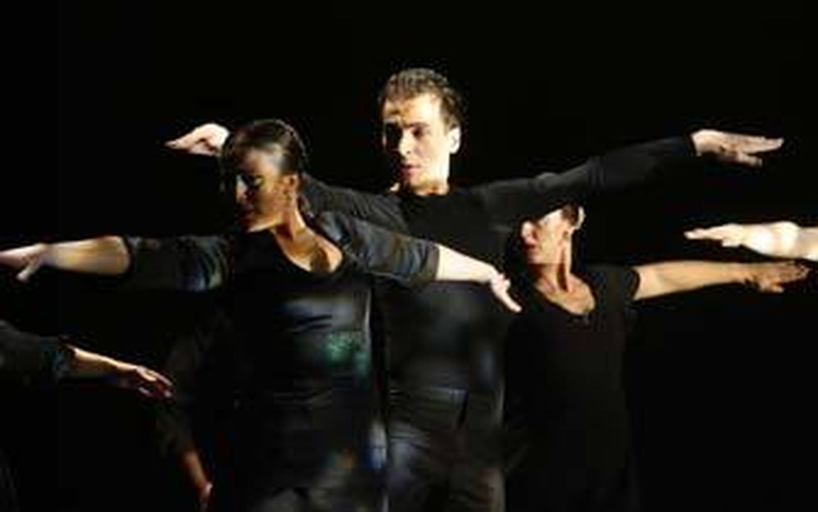 'De Flamencas', el universo femenino del bailaor Marco Flores