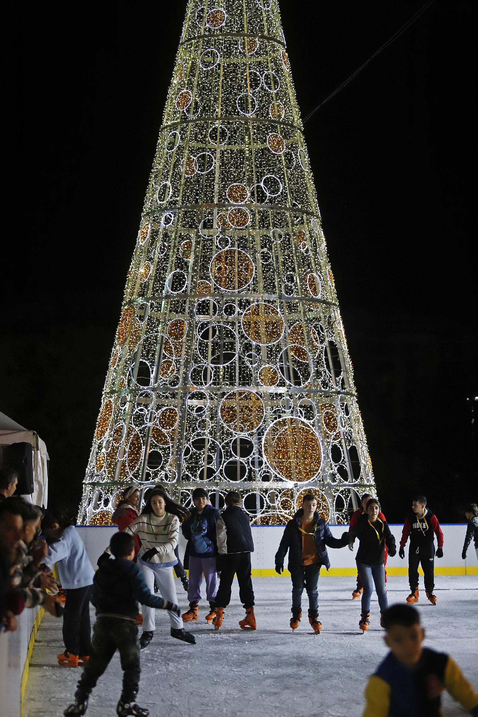 Imágenes de la pista de hielo en Isla Chica por Navidad