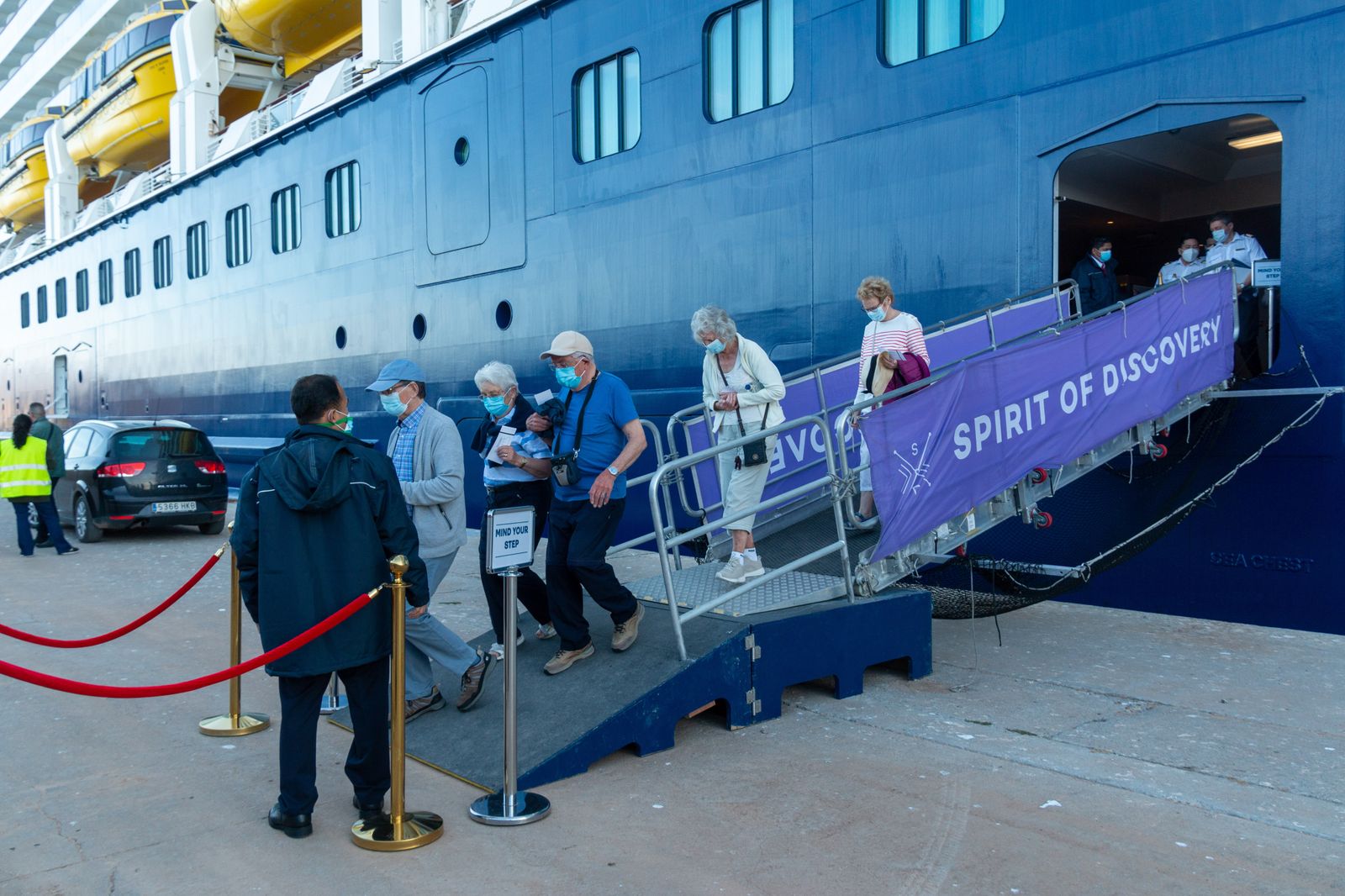 El Spirit Of Discovery inaugura la temporada de cruceros en el Puerto de Motril, en imágenes