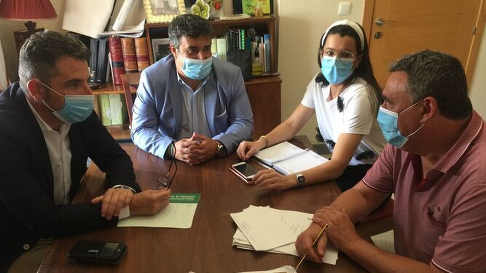 El alcalde de Lucena califica al ministra Rivera y a la subdelegada Parralo como "ignorantes, iletradas e impropias de su cargo"