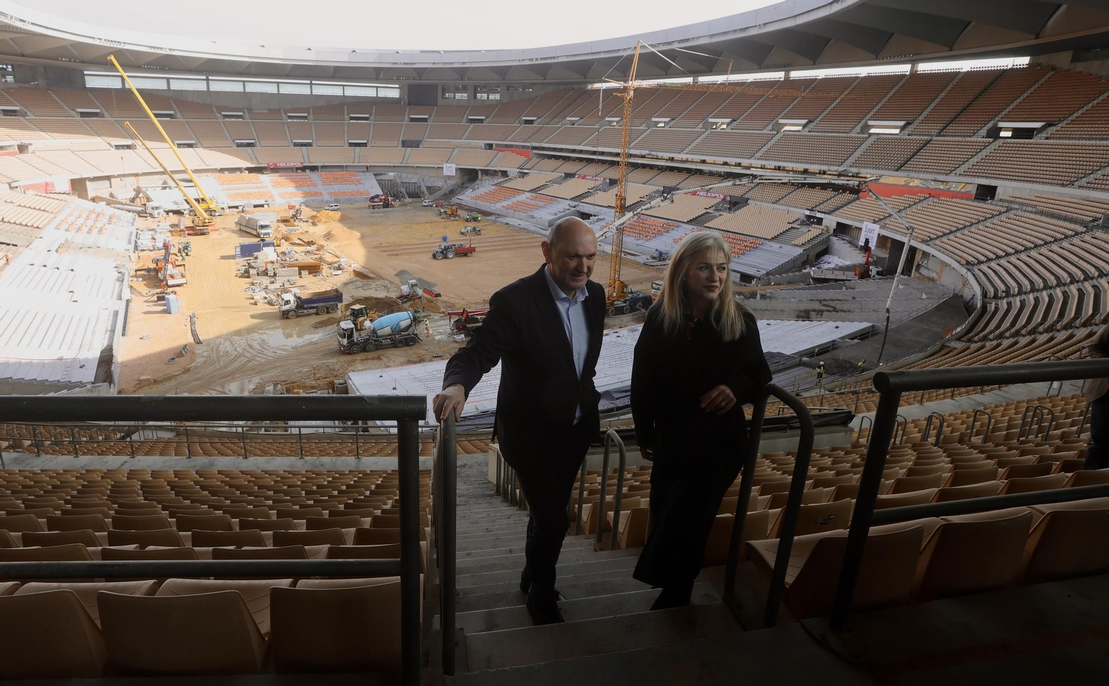 Visita del presidente de la R Federación Española de Fútbol a las obras del  Estadio de La Cartuja