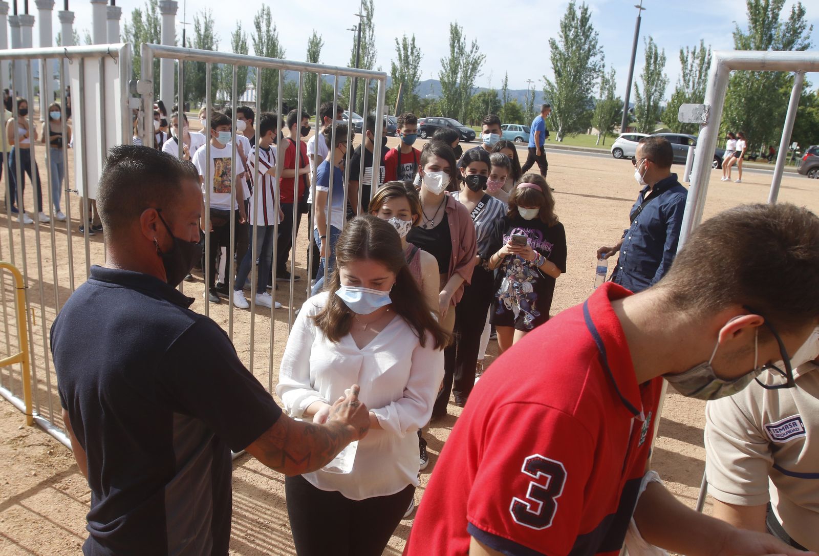 Primera jornada en el parque de atracciones de El Arenal, en imágenes