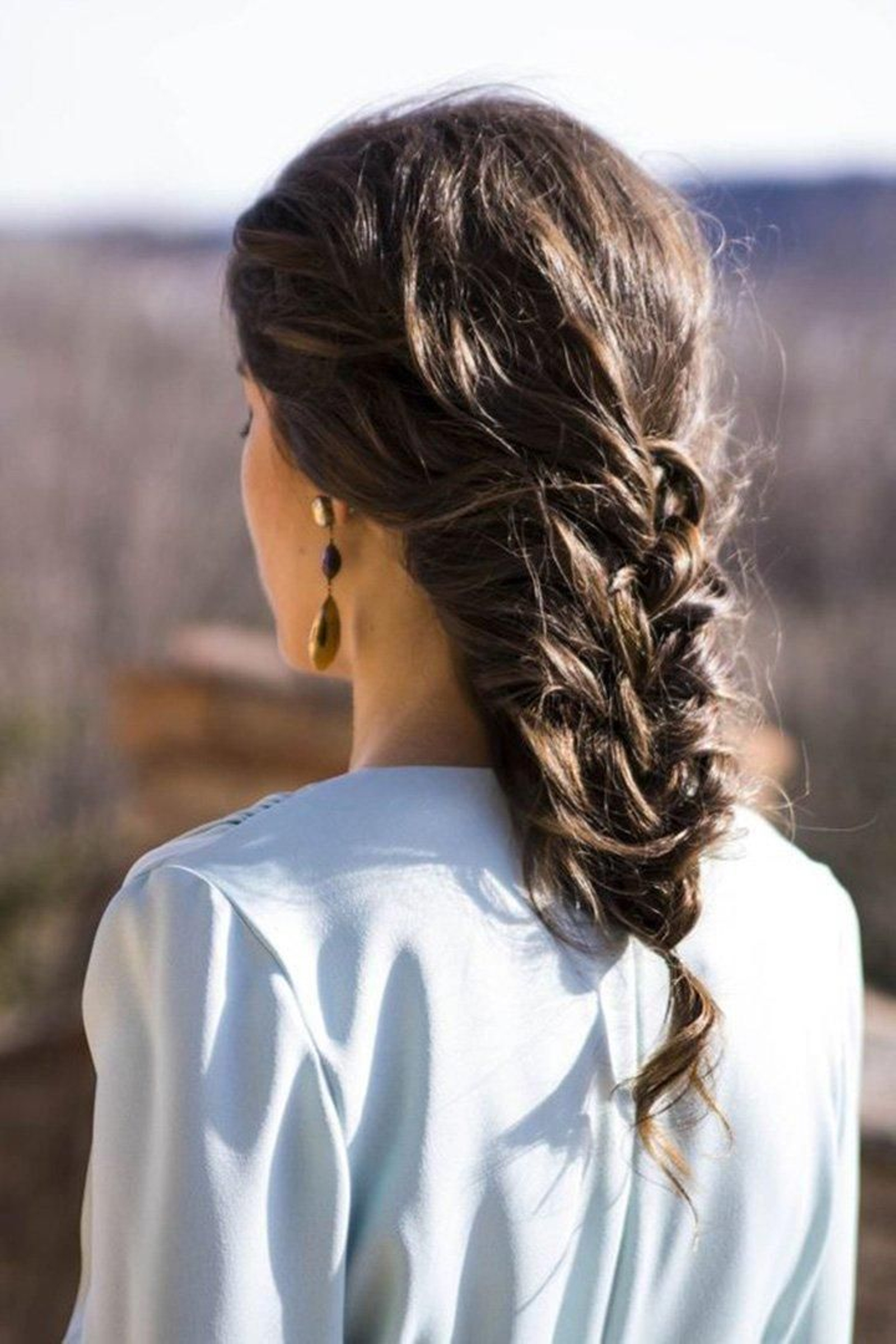 Peinados de invitada: Coletas y trenzas para tus bodas de 2022