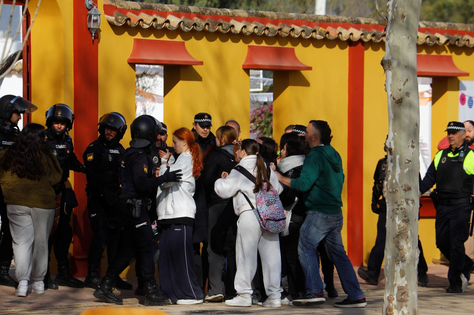El simulacro de actuación ante una explosión en la Feria de Córdoba, en imágenes