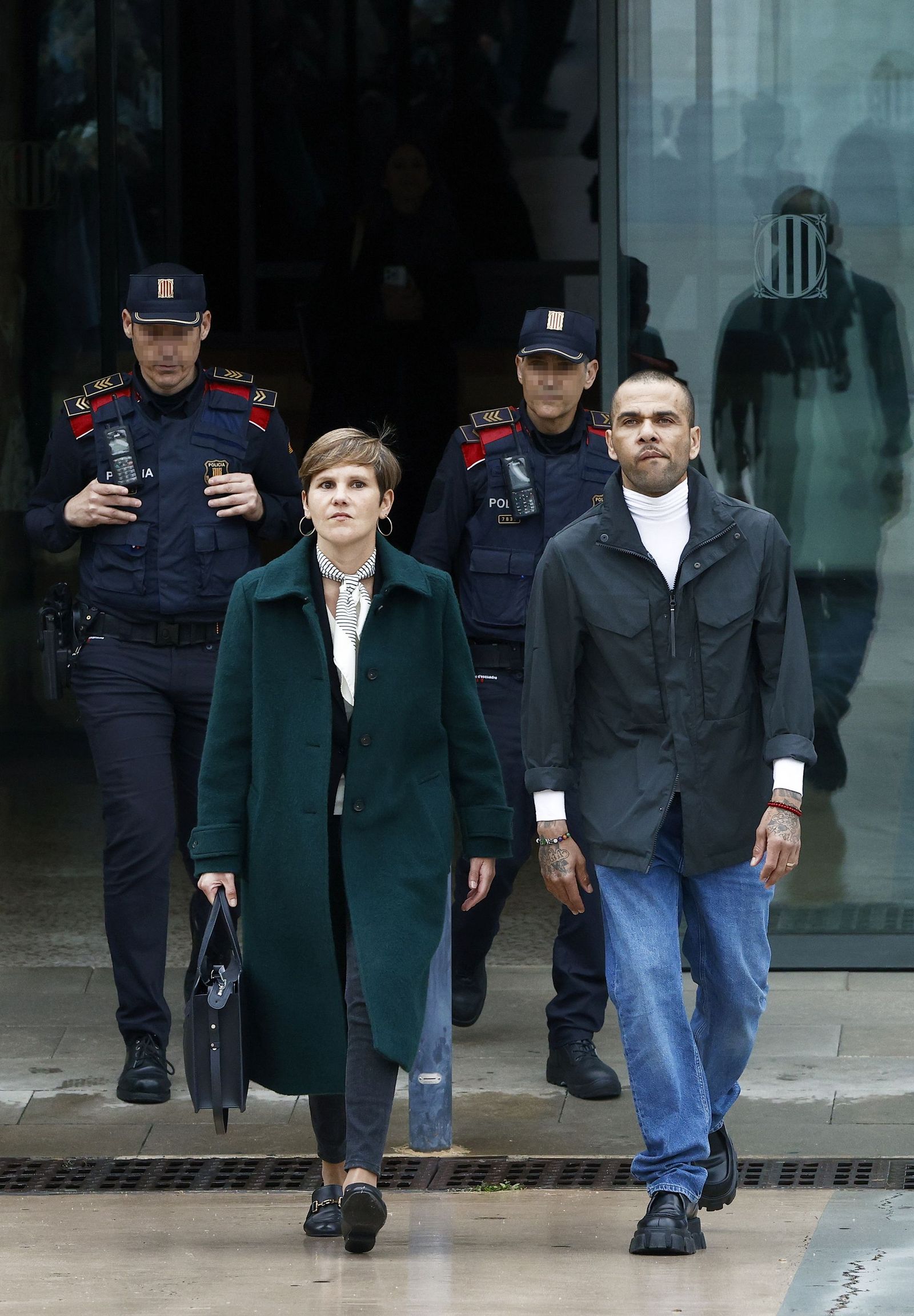 Las fotos de la salida de la cárcel de Dani Alves