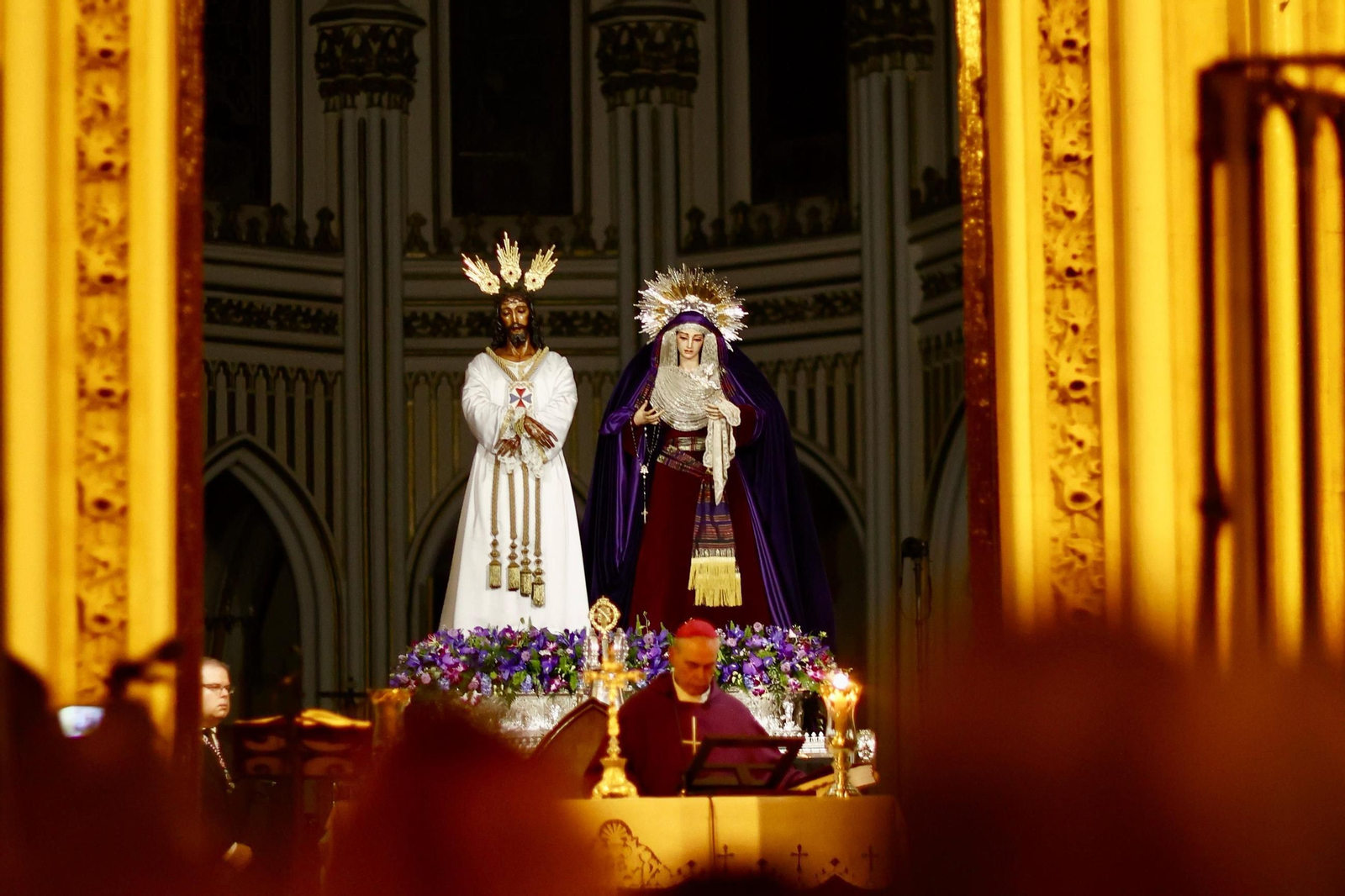 La Misa del Alba al Cautivo en la Trinidad en Málaga, en imágenes