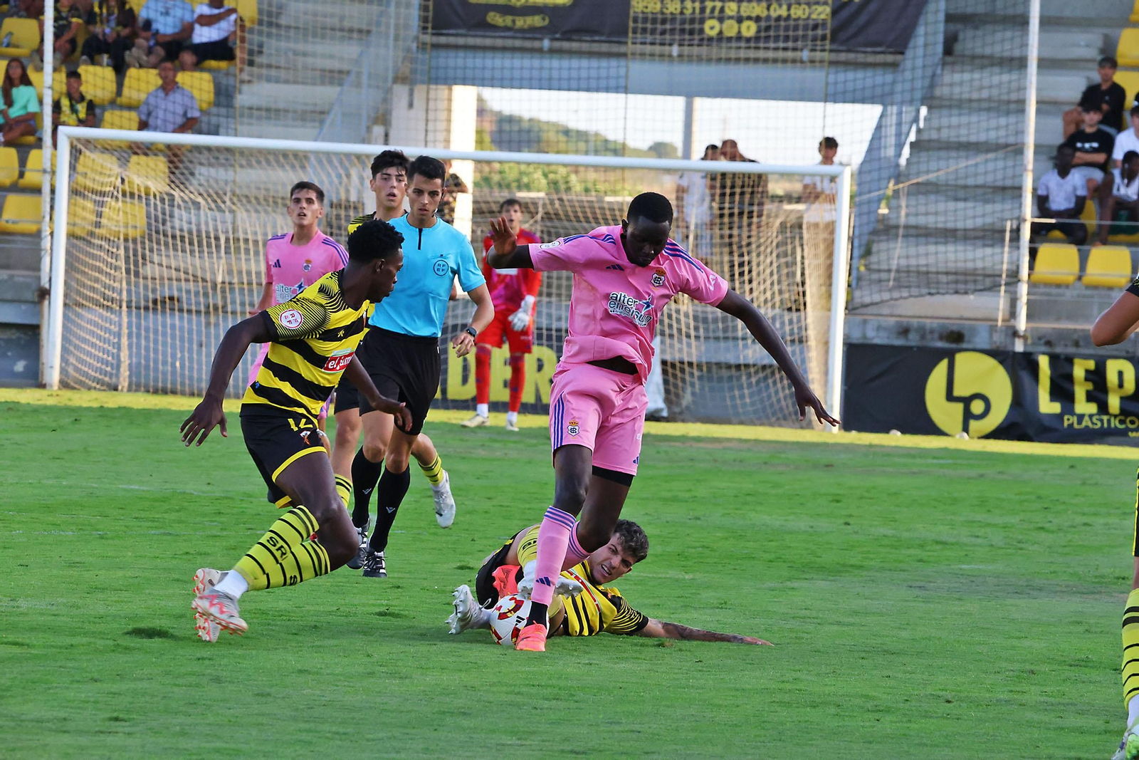 Imágenes del Trofeo de la Bella entre el San Roque de Lepe y el Recreativo de Huelva