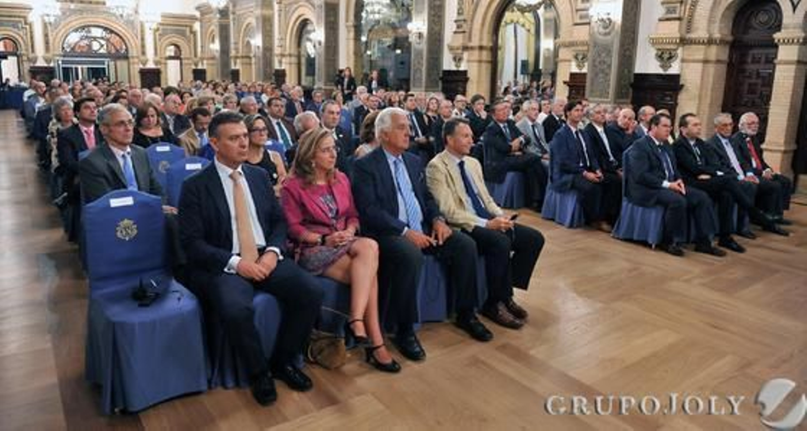 Vista del auditorio que siguió el coloquio con los premios Nobel en uno de los salones del Hotel Alfonso XIII.

Foto: Juan Carlos Vazquez/Victoria Hidalgo