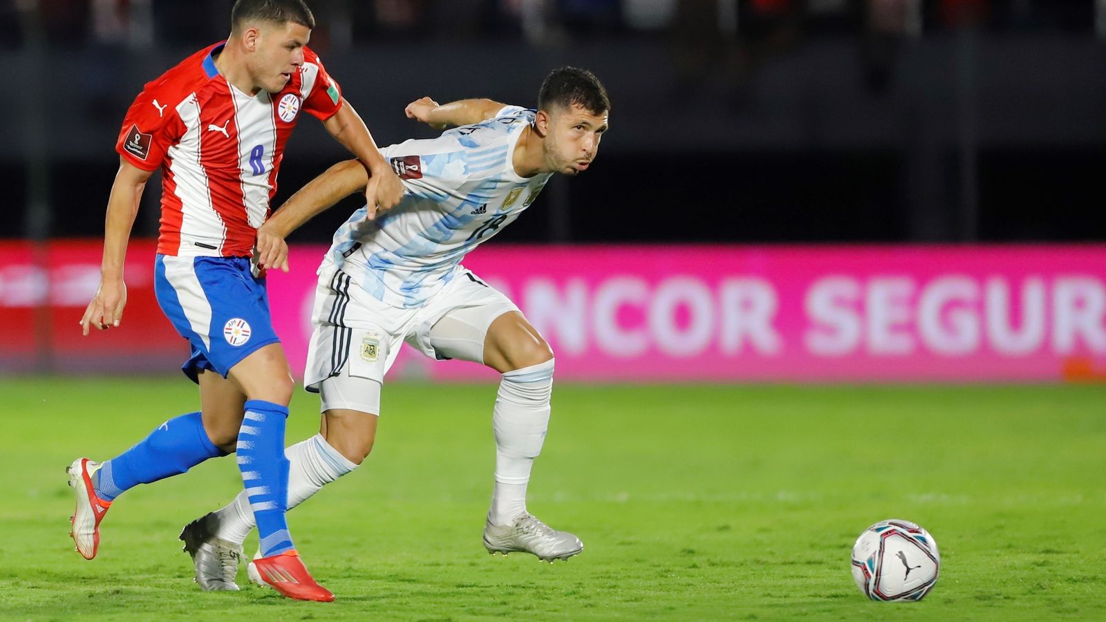 Guido Rodríguez, en un momento del partido ante Paraguay.