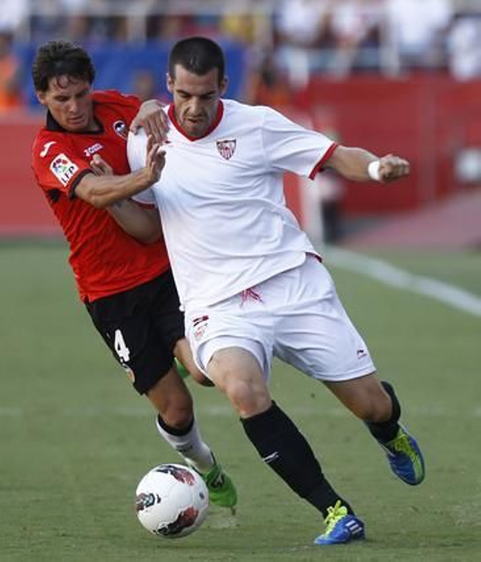 El Sevilla vence al Valencia en casa pese a jugar más de 20 minutos con nueve jugadores (1-0). / Antonio Pizarro