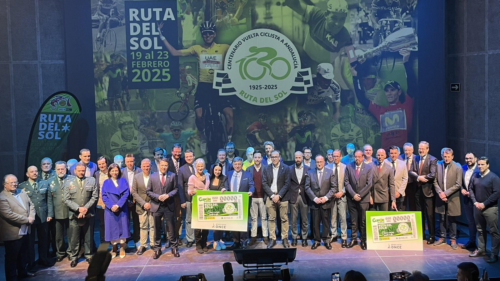 Foto de familia del acto de prensentación en Córdoba.
