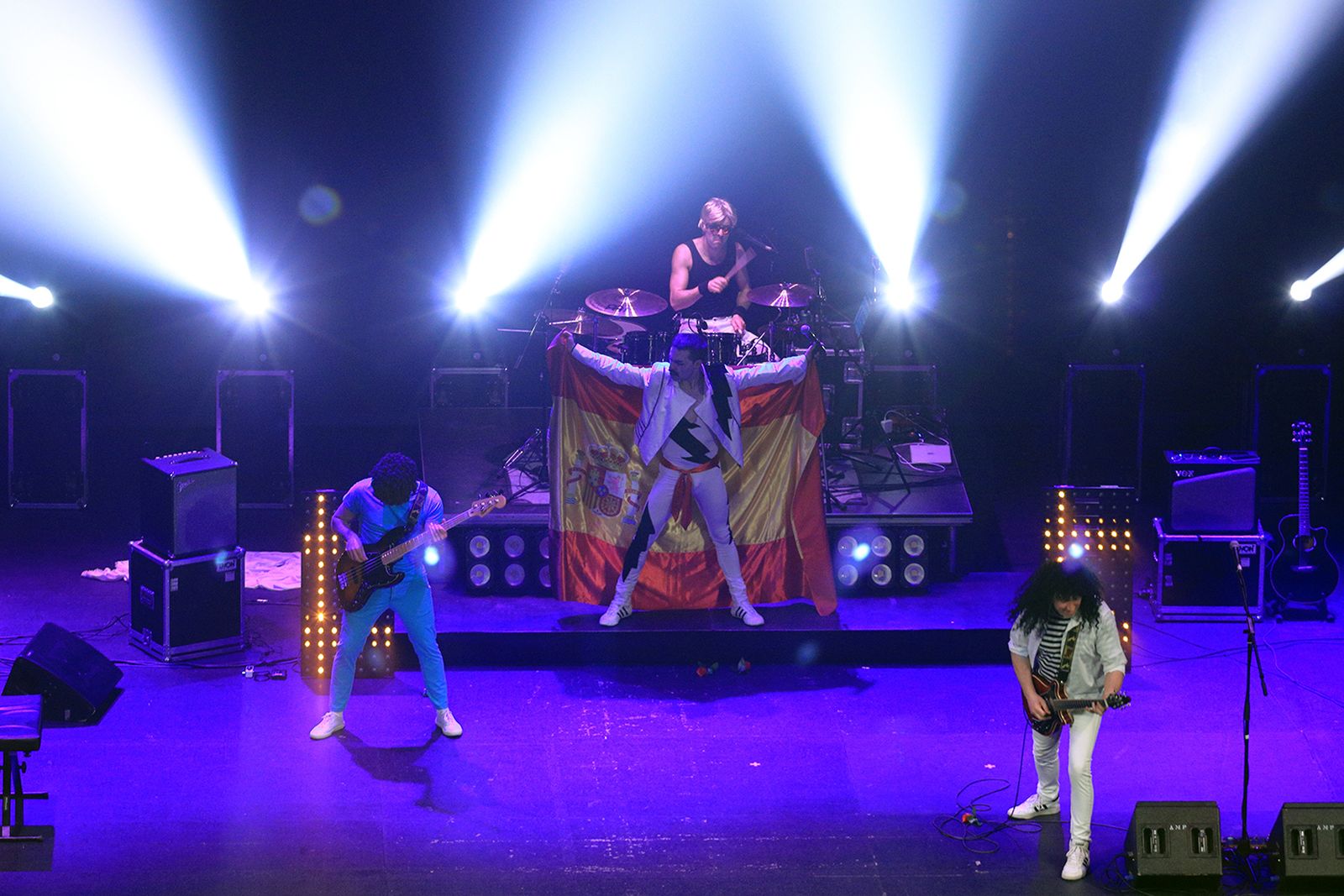 La formación Queenuendo en el Auditorio Maestro Padilla.