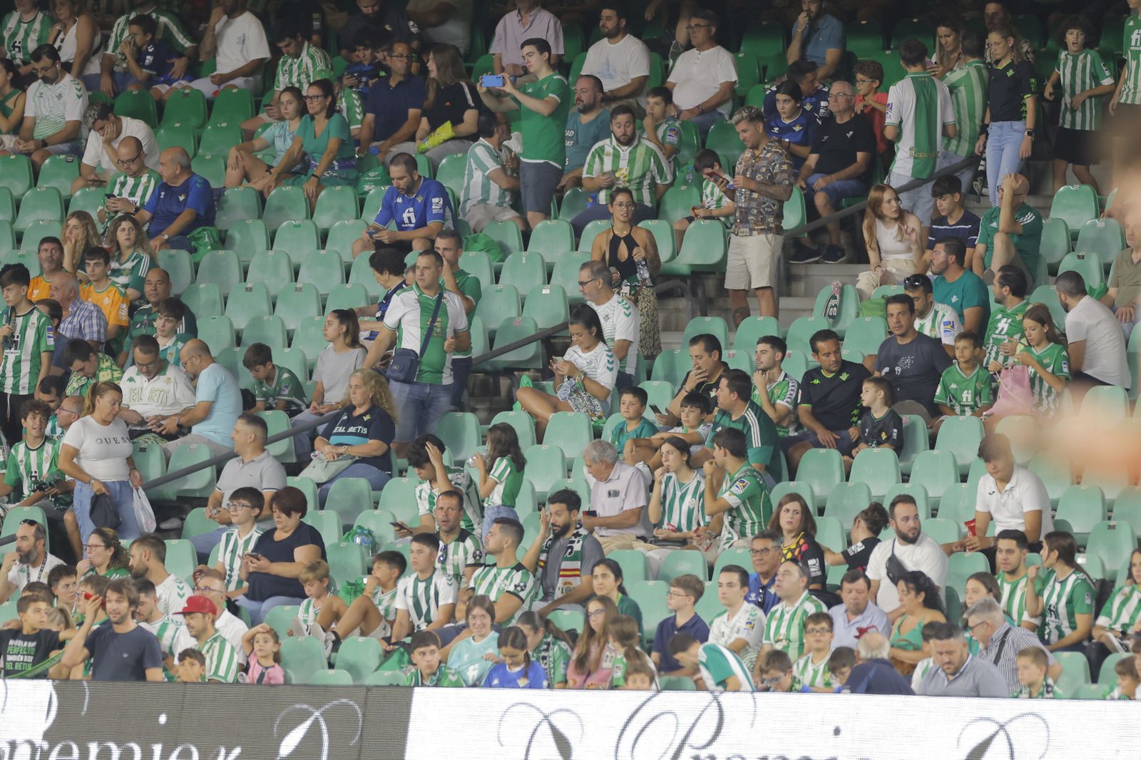 Búscate en las fotos del Betis-Valencia