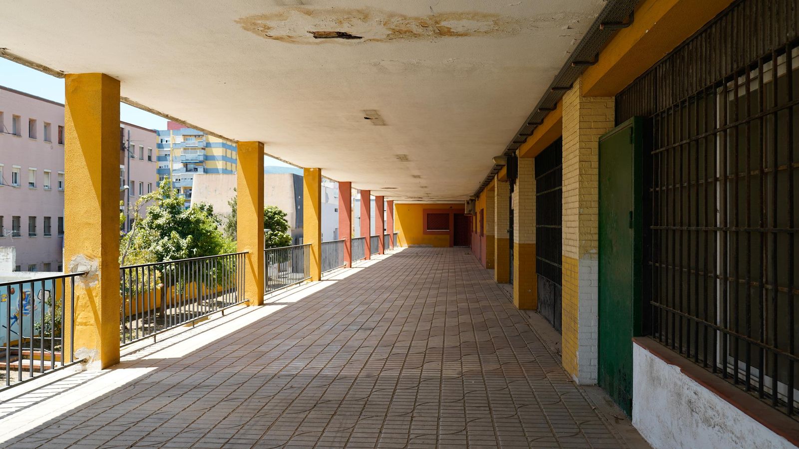 Así es la dejadez en el Centro Cívico de la reconquista.