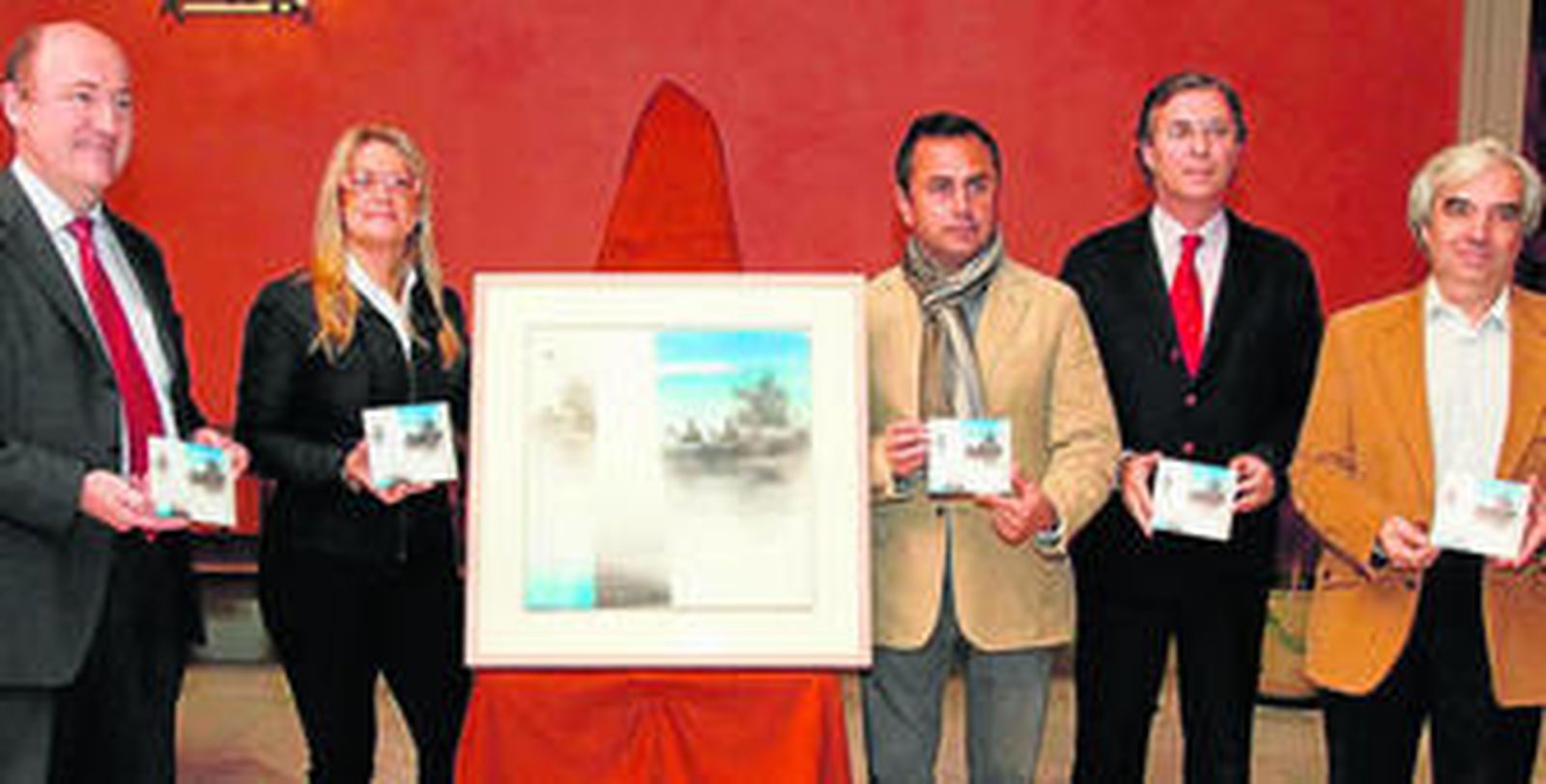 Antonio Cáceres, Pilar Lacasta, Ricardo Suárez, Eduardo García y Luis Garduño con el cd y el cartel, ayer.