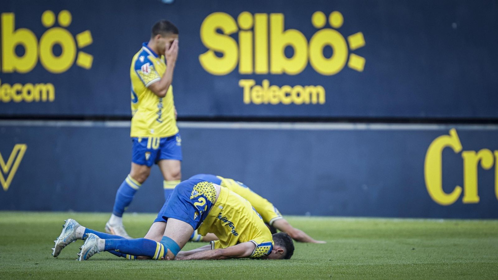 Búscate entre las imágenes del partido de fútbol entre Cádiz CF y Córdoba CF