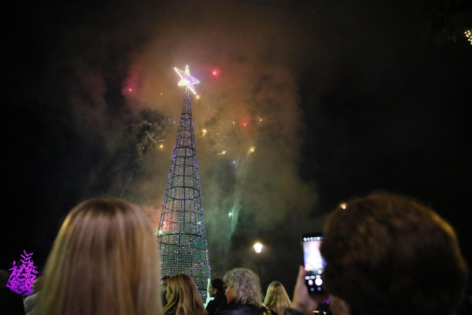 Las imágenes del encendido de la iluminación navideña en el Hospital Torrecárdenas de Almería