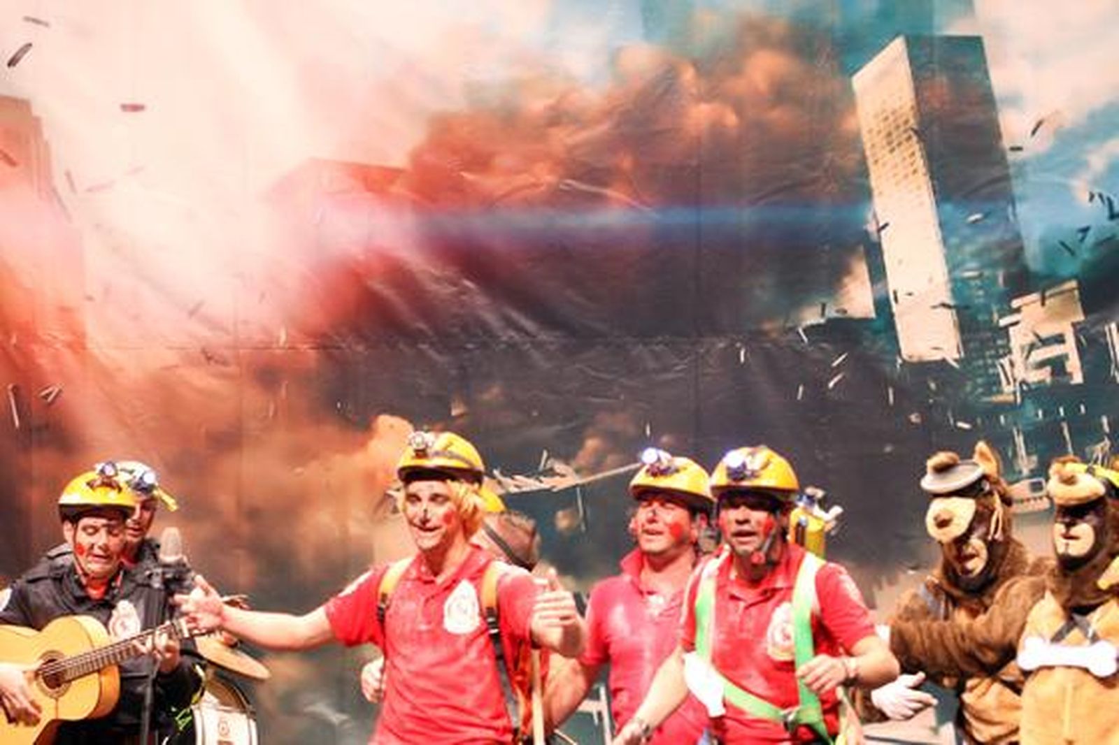 Chirigota de San Roque 'Los rescatadores'./Fotos:Paco Guerrero

Foto: Paco Guerrero