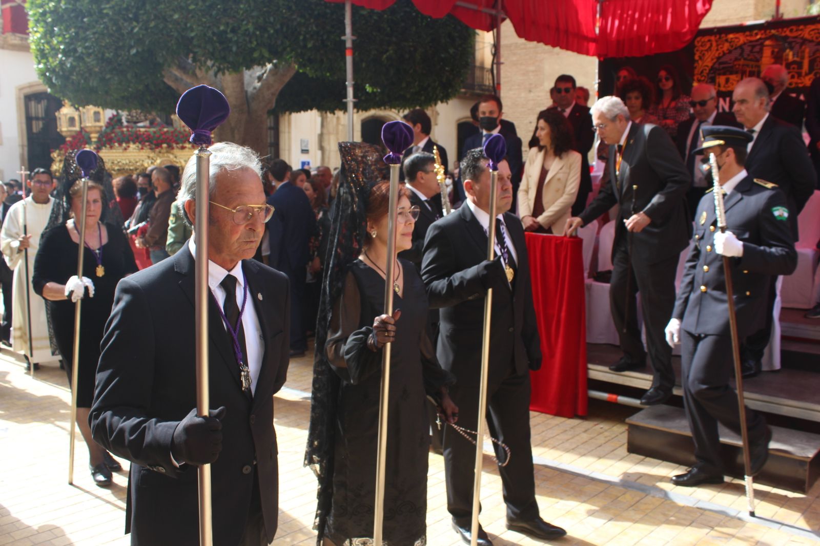 Procesión de la Hermandad de Jesús en Vera, en imágenes
