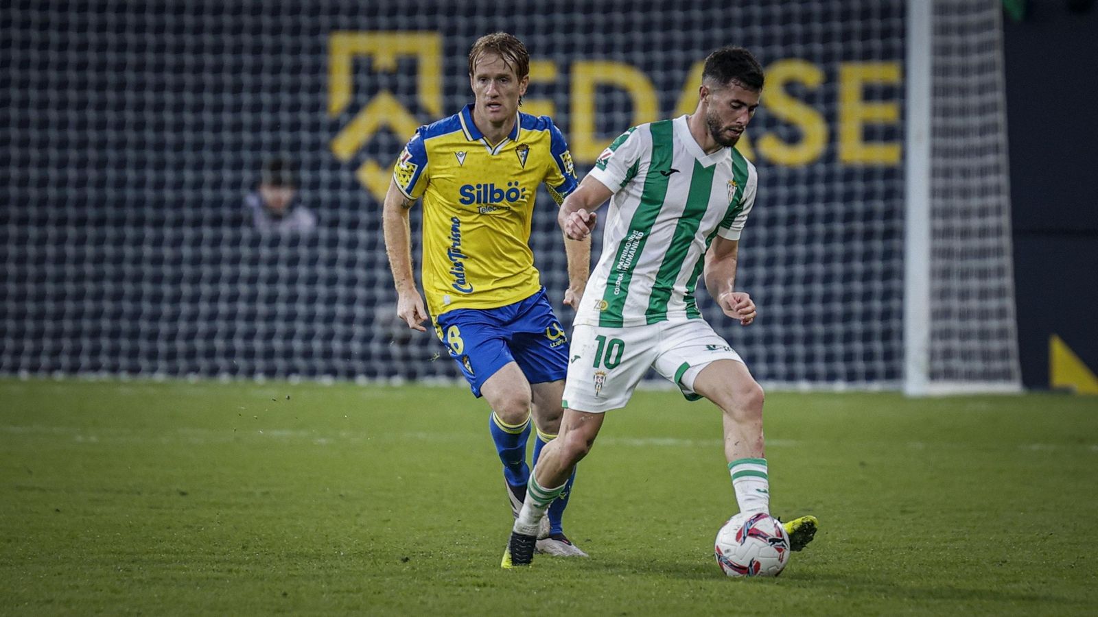 Búscate entre las imágenes del partido de fútbol entre Cádiz CF y Córdoba CF