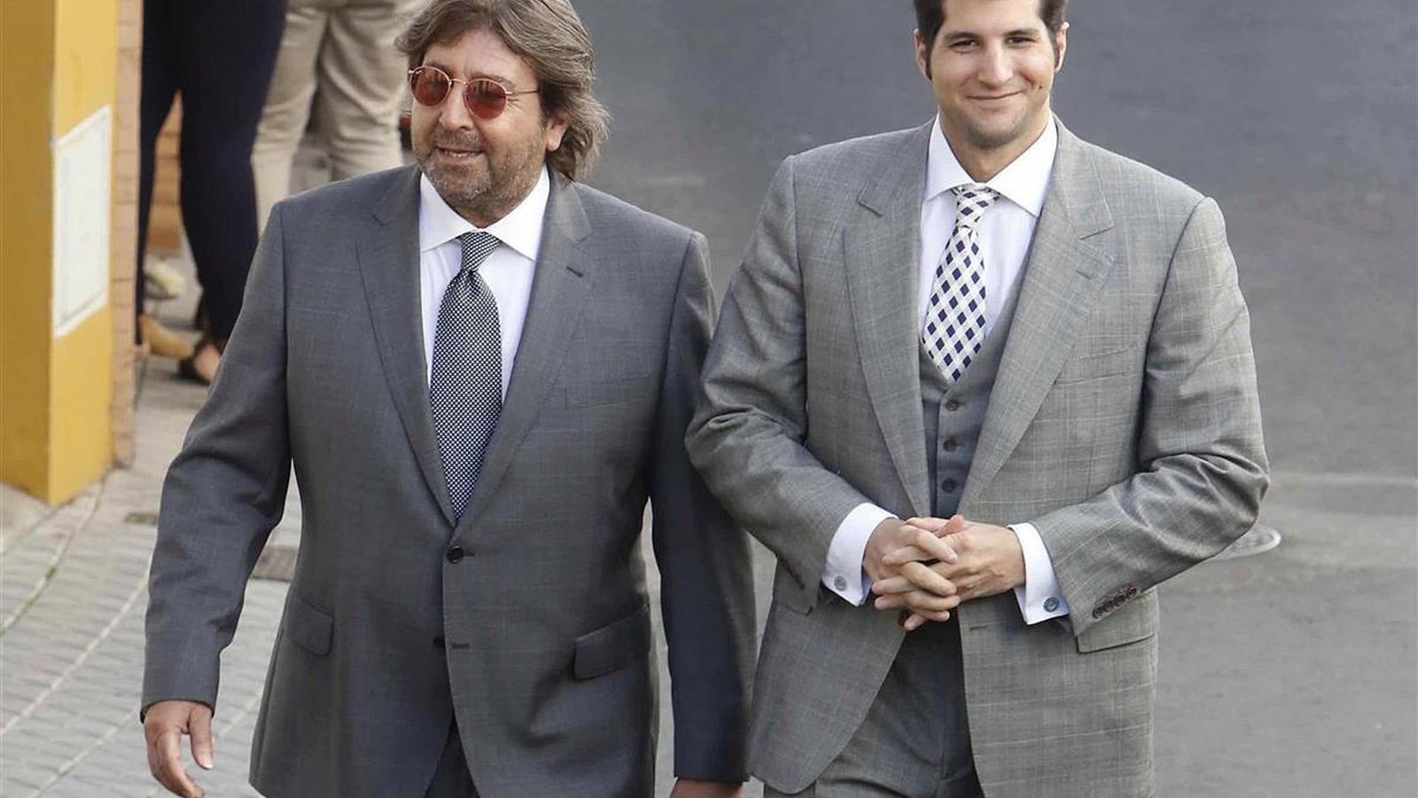 Julián Jr. con su padre, Julián Contreras senior.