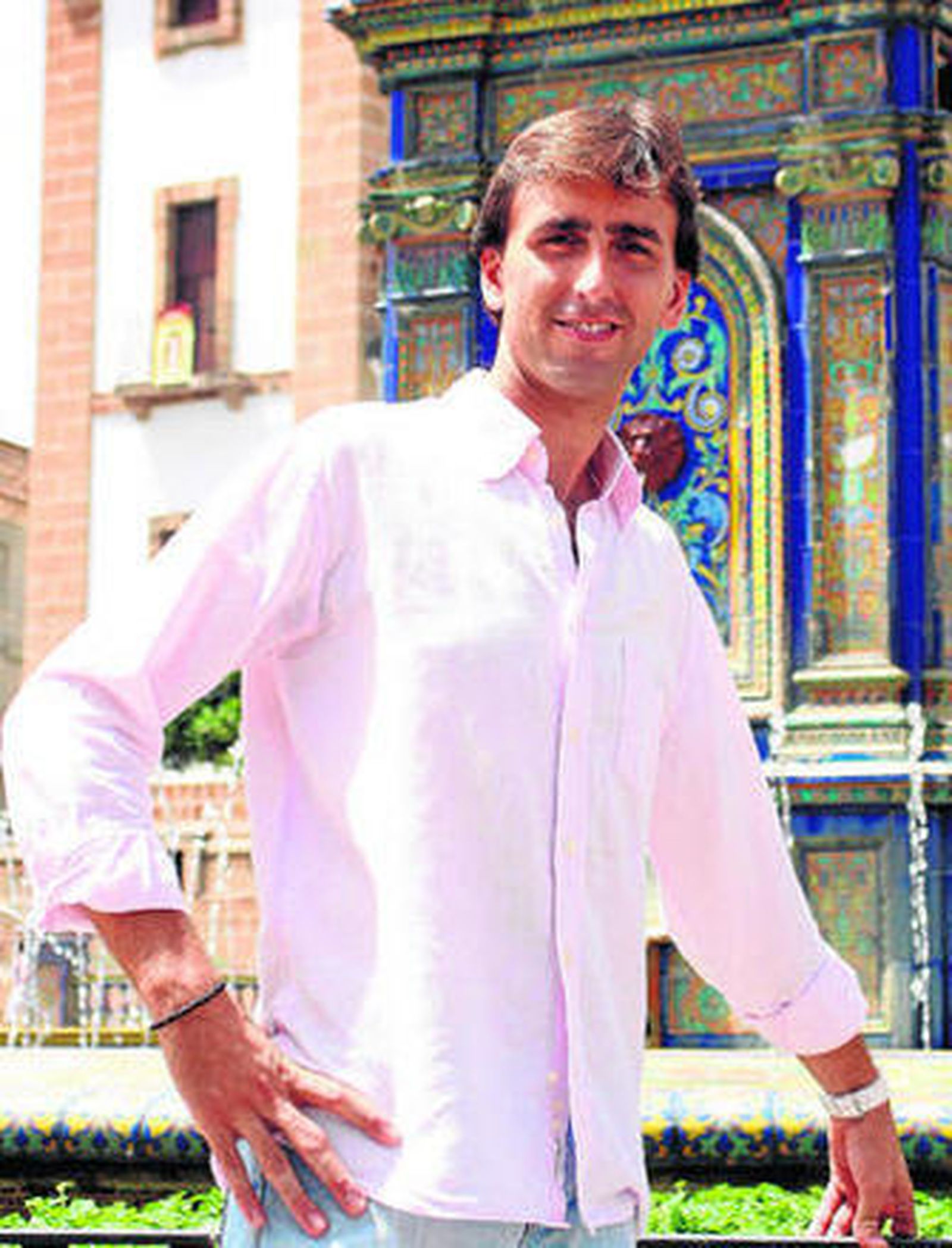 El novillero de Algeciras Adolfo Suárez posa durante la entrevista en la Plaza Alta algecireña.