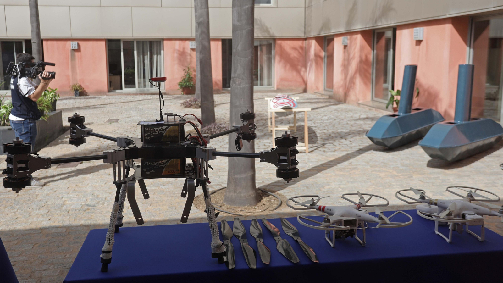 Fotos de los 'narcodrones' incautados por la Policía Nacional en Algeciras Fotos de los 'narcodrones' incautados por la Policía Nacional en Algeciras