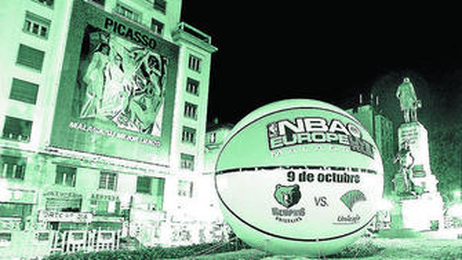 Un balón gigante fue robado en 2007 y encontrado desinflado en la playa de la Misericordia.