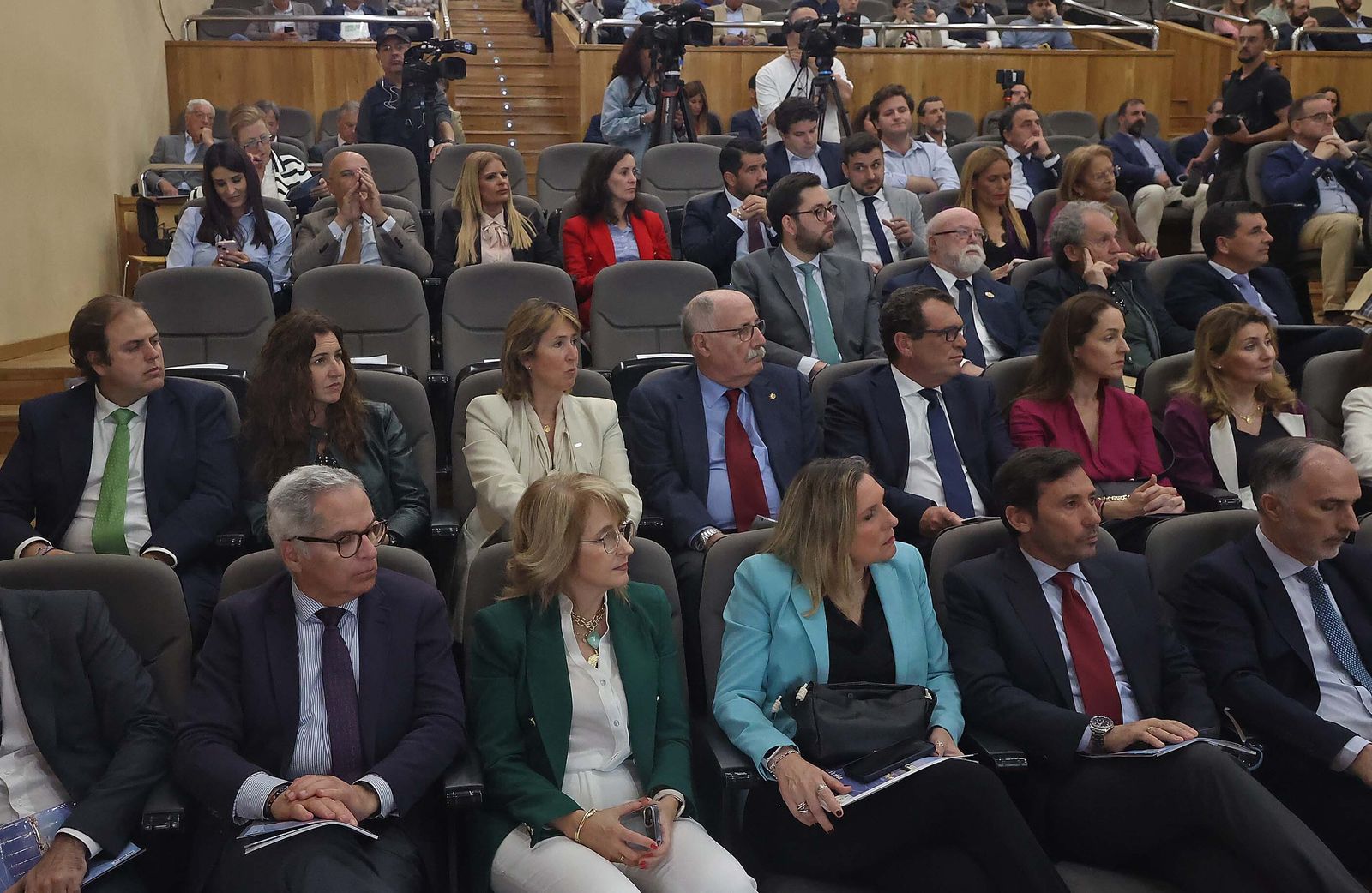 Imágenes de la presentación de la revista Andalucía Económica en Algeciras