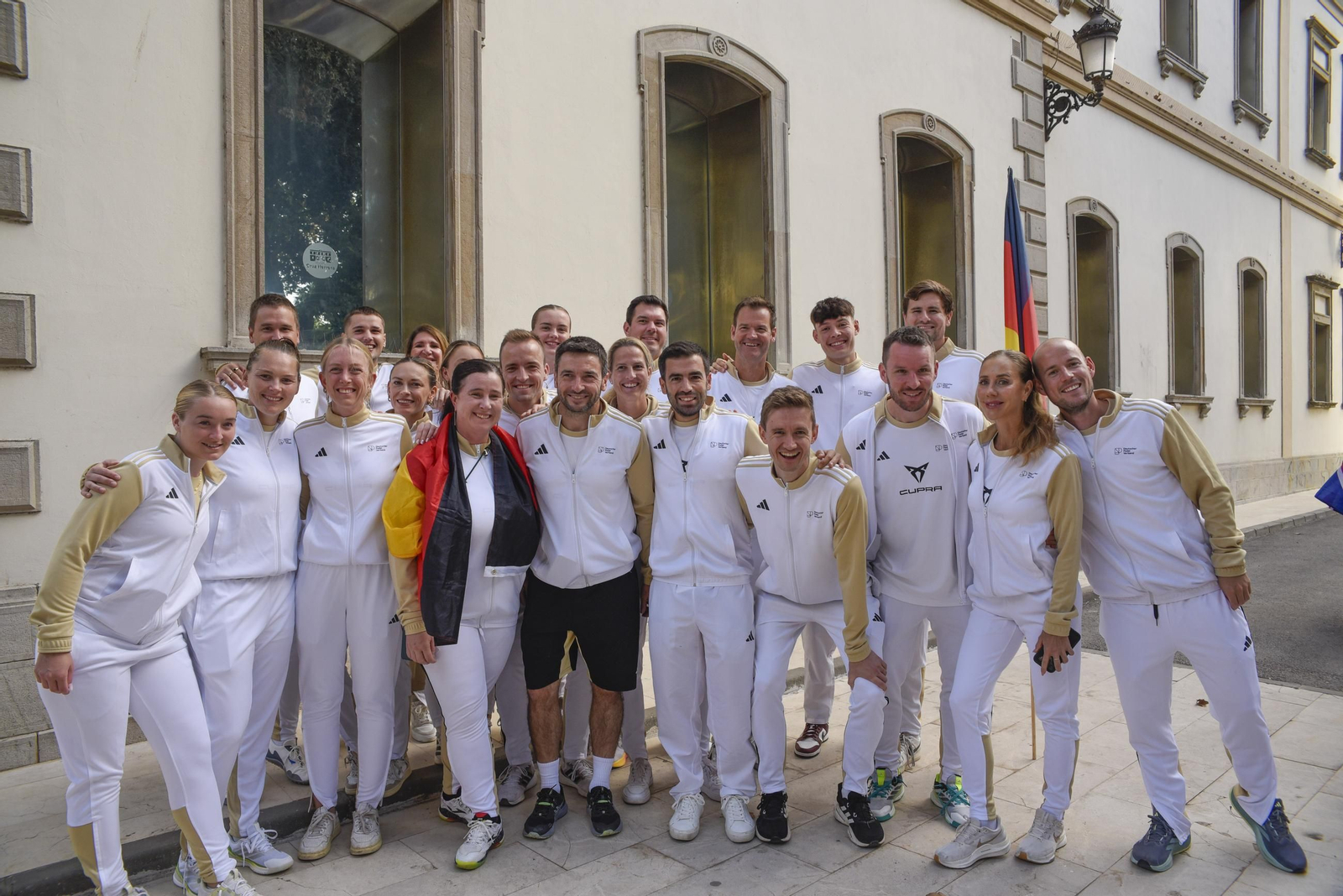 Las fotos del desfile de banderas de las selecciones participantes en el FIP Euro Pádel Cup de La Línea