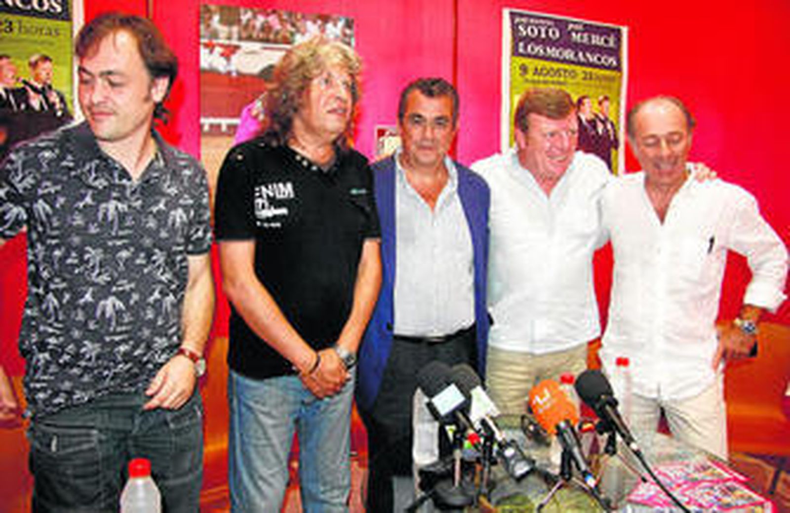 Carlos Rodríguez, José Mercé, Enrique Moresco, Cesar Cadaval y José Manuel Soto, ayer en la Plaza de Toros portuense.