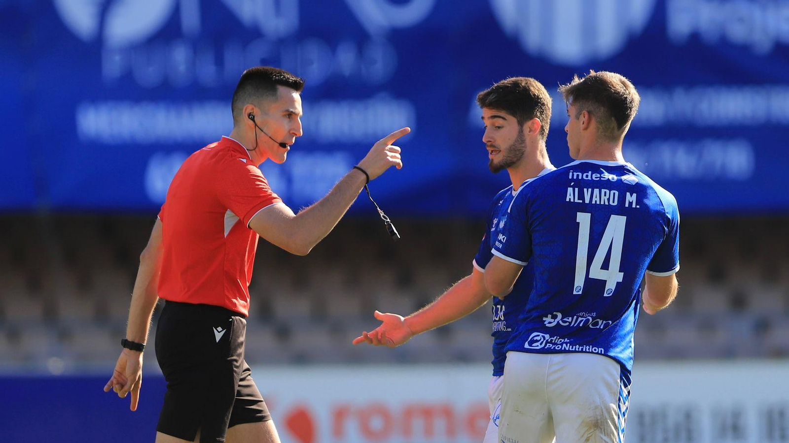 Moreno Osuna amonesta verbalmente a Abraham.