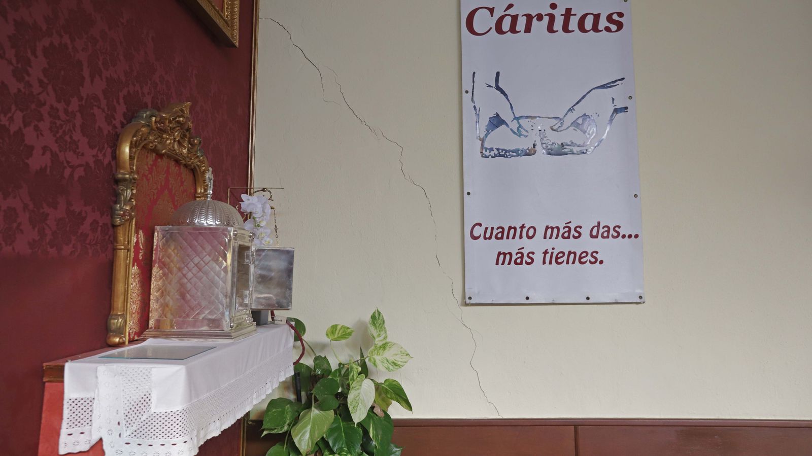 Fotos de los desperfectos en la parroquia de San Miguel en Algeciras