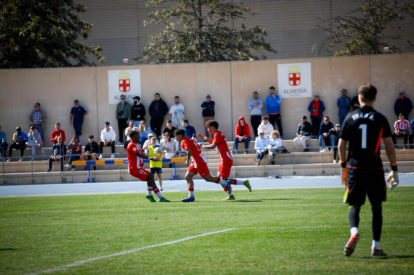 Las imágenes de Segunda RFEF entre Almeria B y recreativo de Granada