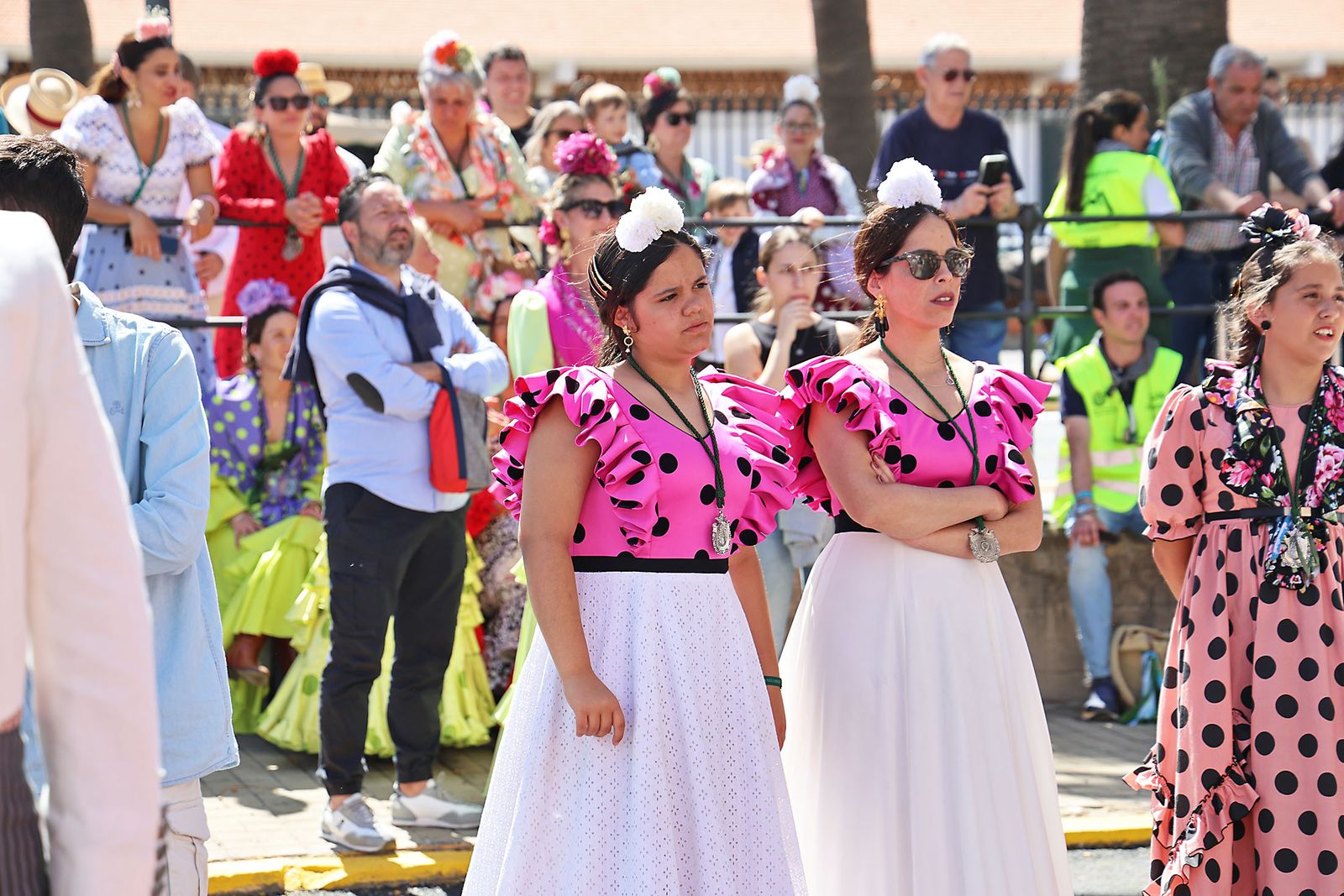 Imágenes de la Hermandad del Rocío de Punta Umbría a su paso por Huelva