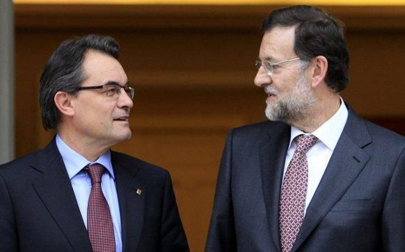 Rajoy ofrece a Mas "diálogo" y le pide "lealtad y respeto al marco jurídico"