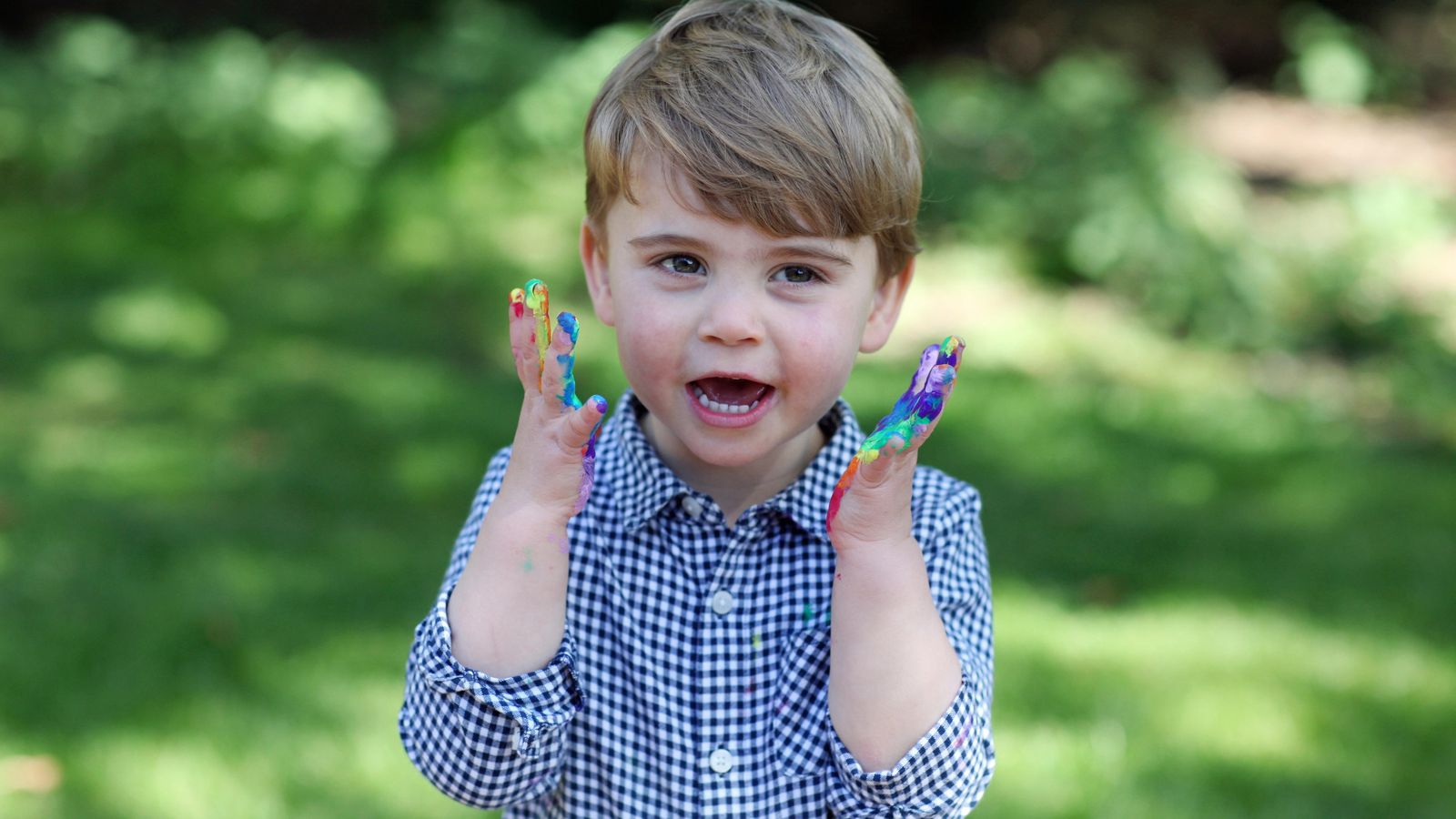 Luis de Cambridge, fotografiado por su madre.