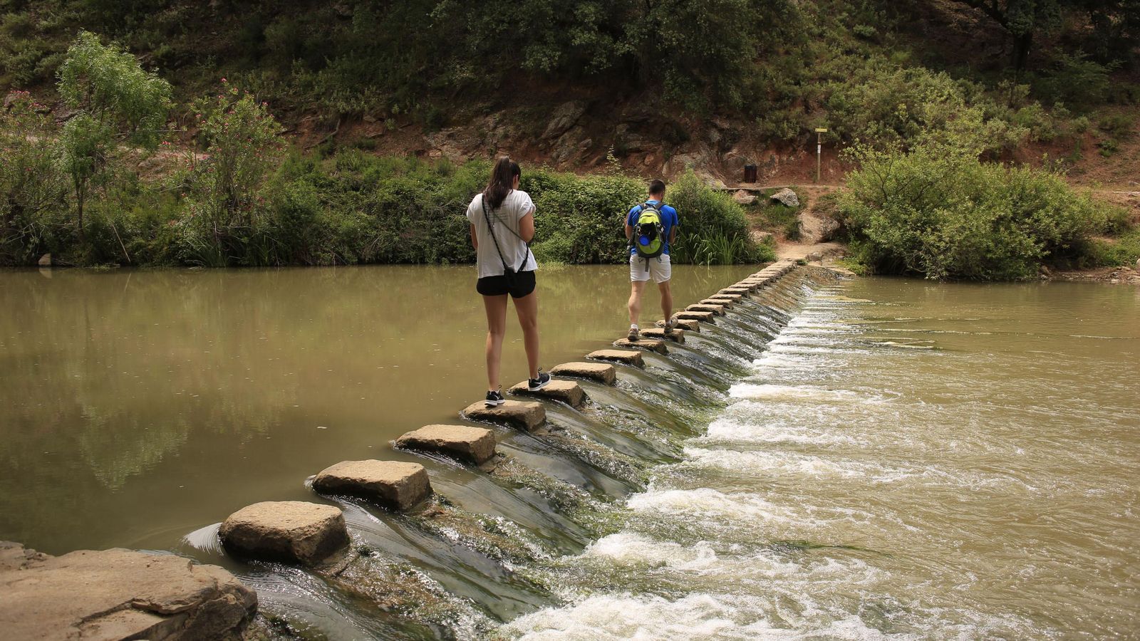 Cruce del cauce Del Río Guadiaro en la Estación de Benaoján