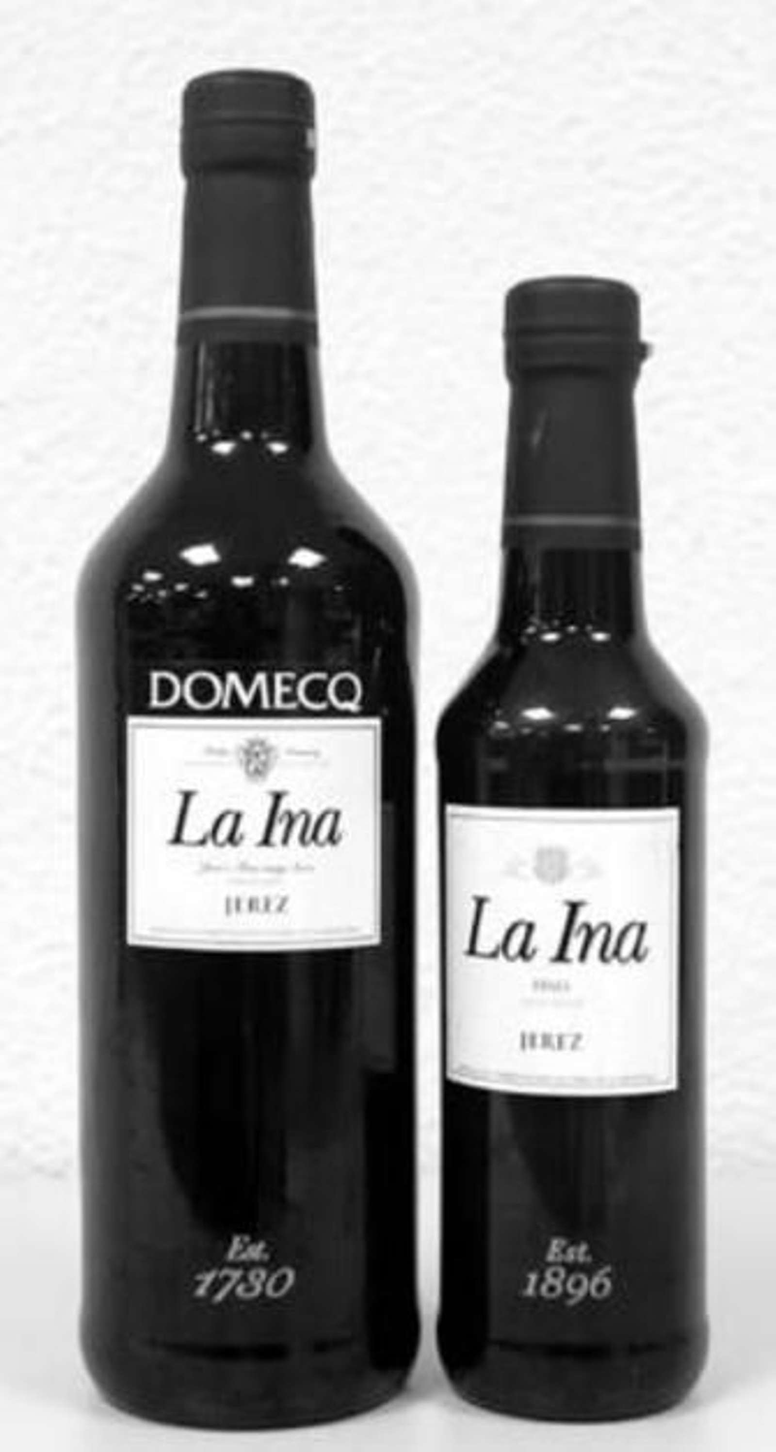 La botella normal antigua y la media botella con las modificaciones.