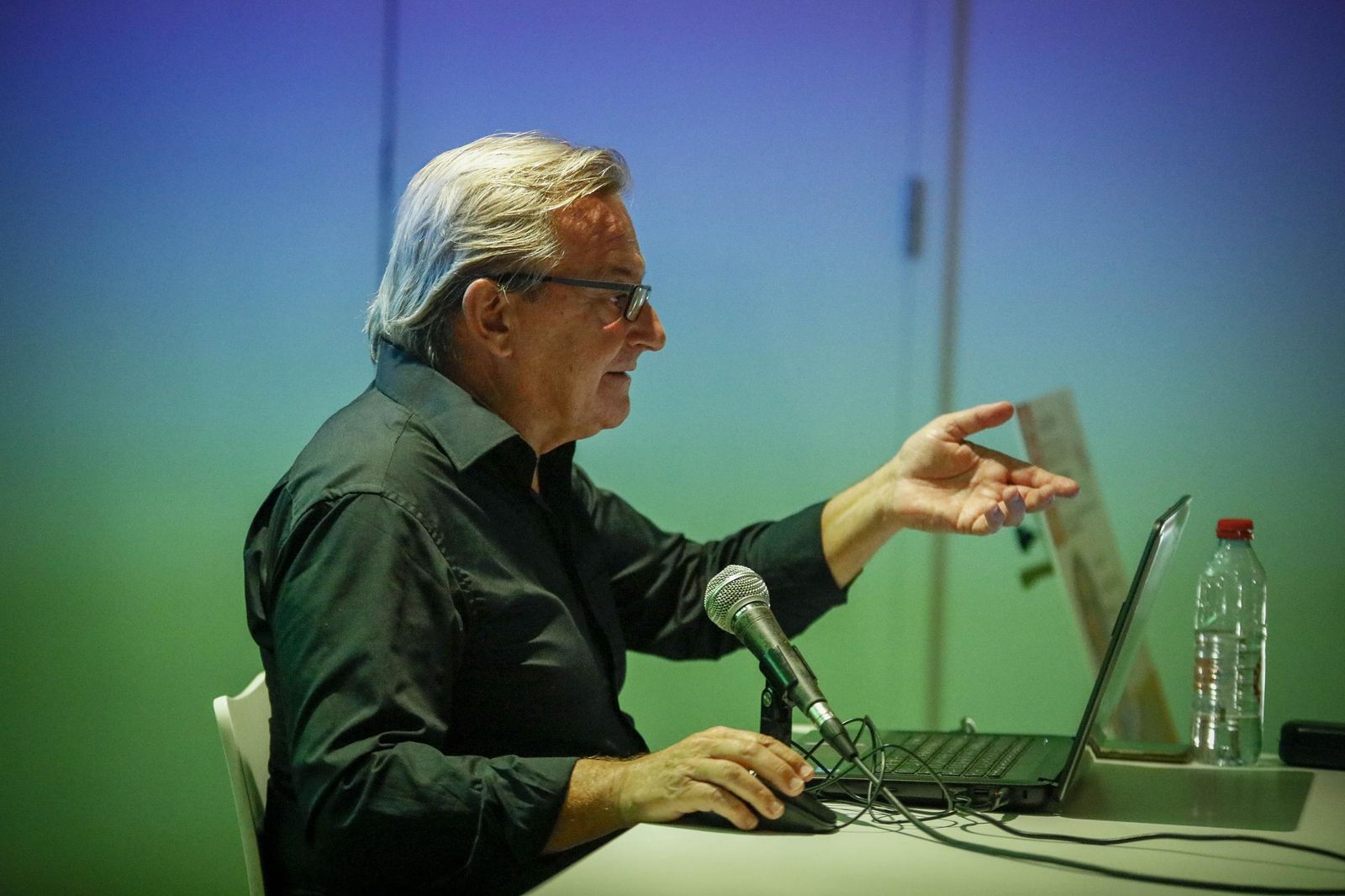 Las imágenes de la conferencia dentro de la "Semana Cultural Puerta Europa" de Ginés Valera en Almería