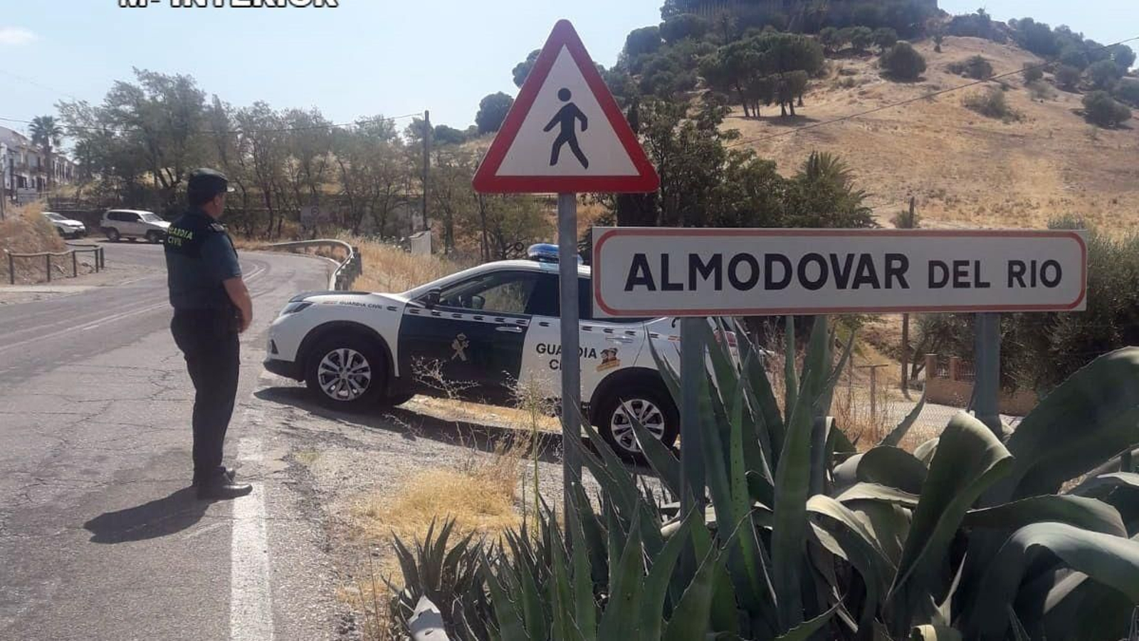 Una agente de la Guardia Civil en Almodóvar del Río.