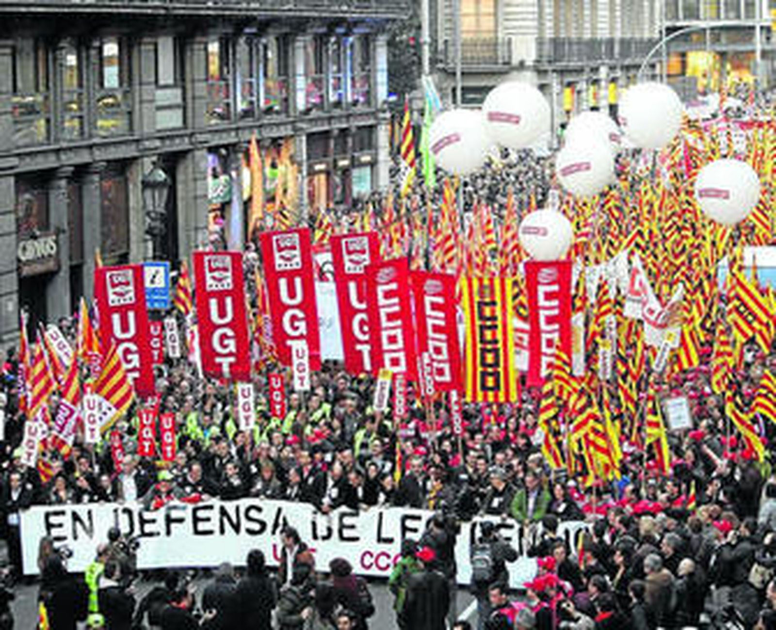 Cabecera de la manifestación contra la reforma de las pensiones celebrada ayer en Madrid.