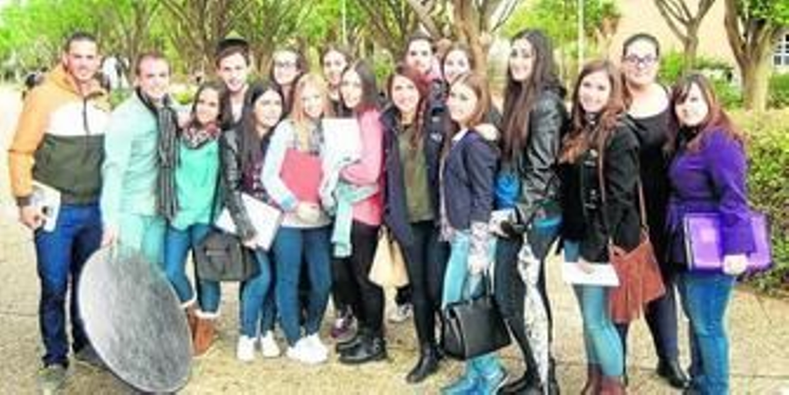 Nerea Camacho junto a Mario Uclés, que interpreta a su novio durante la grabación.